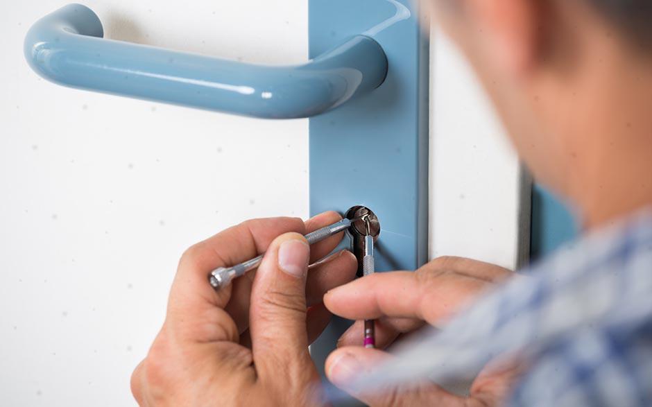 métier serrurier prix changement serrure Paris 9